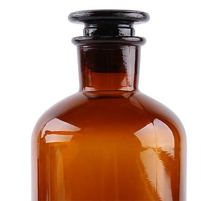 Stopping Chemical Vapor Micro-Leakage in Reagent Glass Bottles（images 1）